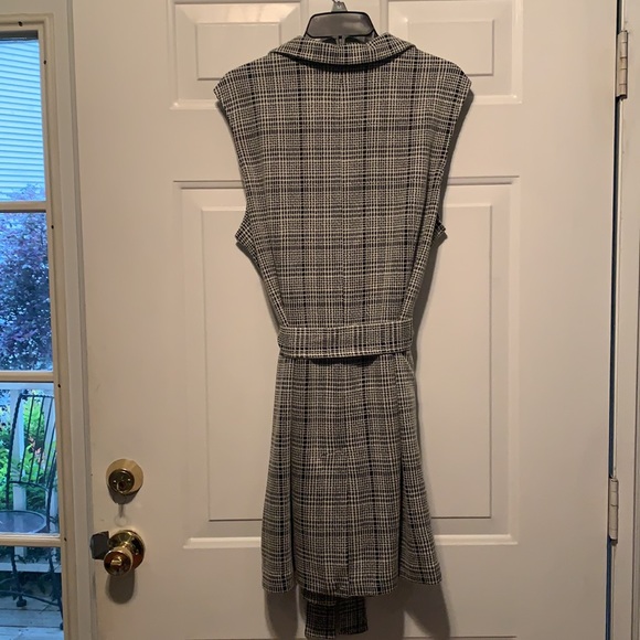 NWT Dress Barn plaid vest with pockets - Picture 5 of 7